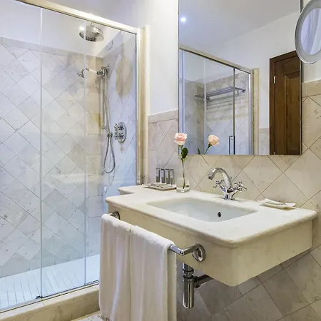 Monastero Di & מלון 5*